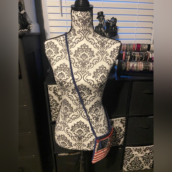 Amanda Smith Patriotic Flag Purse Crossbody - Picture 8 of 9